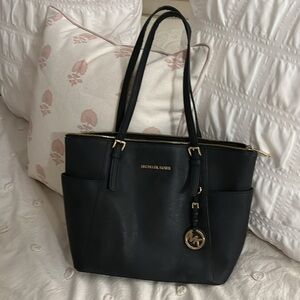 Michael Kors black purse, Good condition Authentic, clean, smoke- free, pet-free